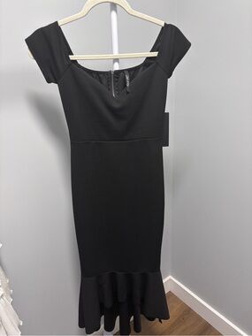 Elegant Black Cap-Sleeve Midi Dress with Flounce Hem
